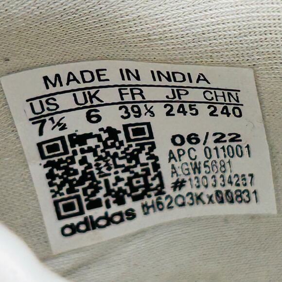 Adidas NMD_R1 Women’s Size 7.5 GW5681 White Silver Metallic Velvet Upper Boost - Picture 8 of 8